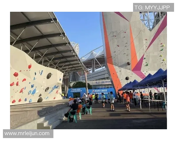 武汉攀岩队的默契配合与团队精神探讨聚焦攀岩运动的魅力与挑战