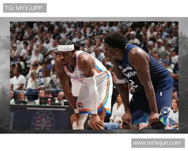 森林狼与火箭激战正酣双方球员拼劲十足展现精彩对决 森林狼与火箭激战正酣双方球员拼劲十足展现精彩对决